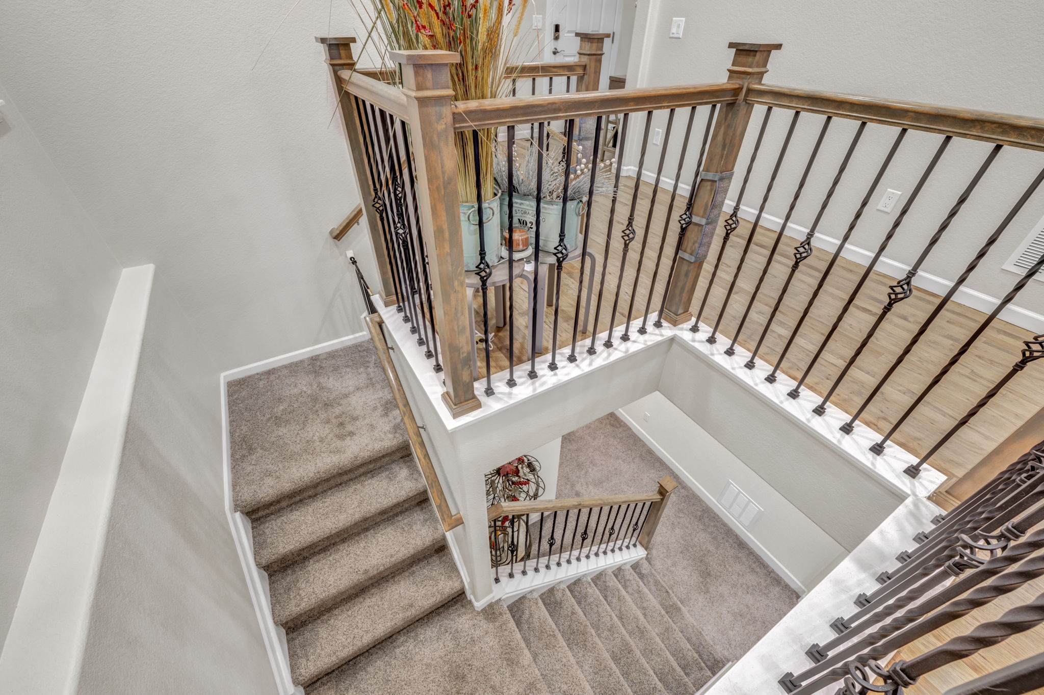 21-web-or-mls-11747 Laredo St (25)