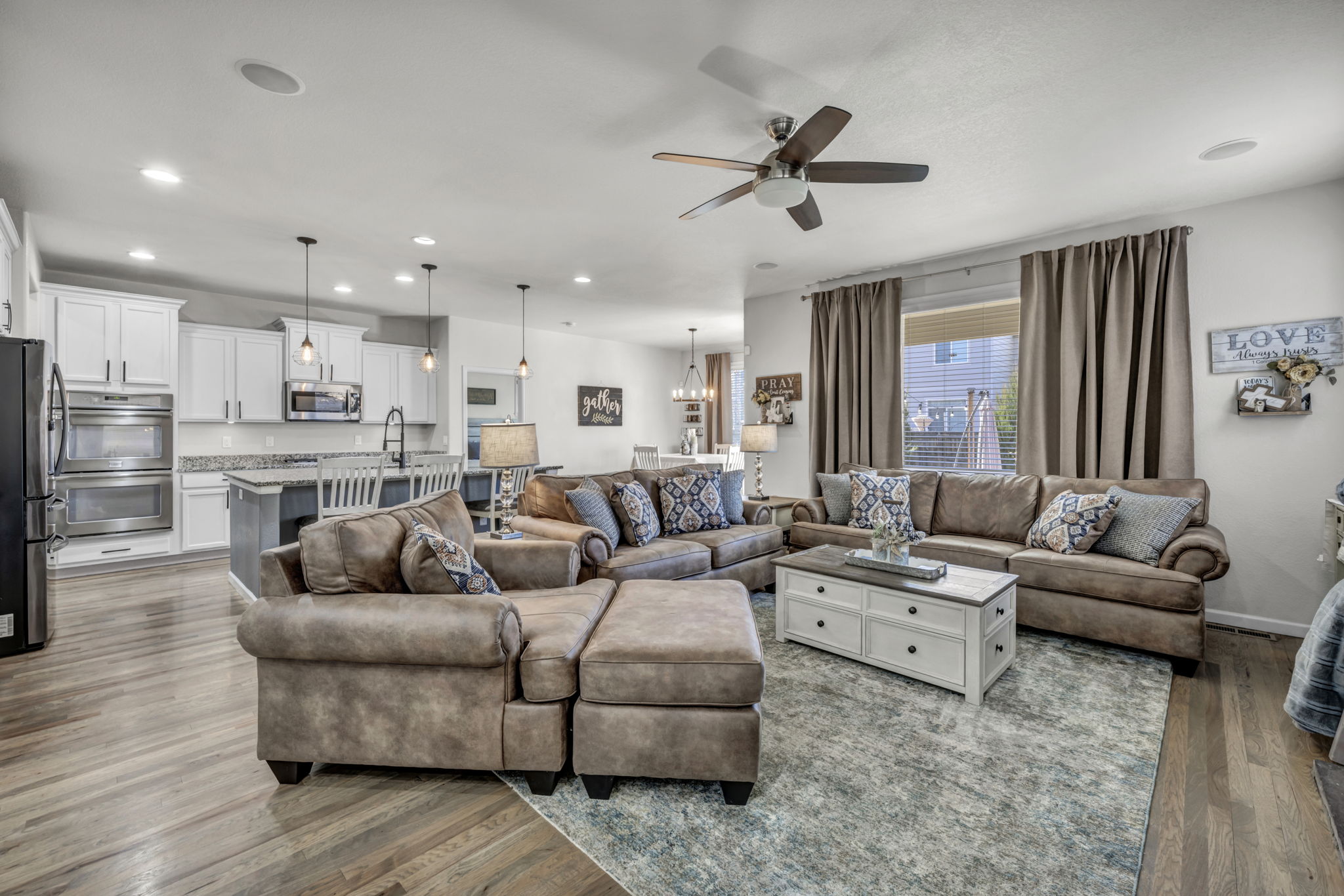 22-web-or-mls-11747 Laredo St (26)